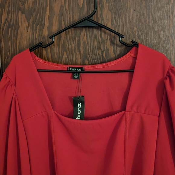 New with Tags Boohoo Red Square Neck Cropped Blouse Size 20 - Picture 2 of 5